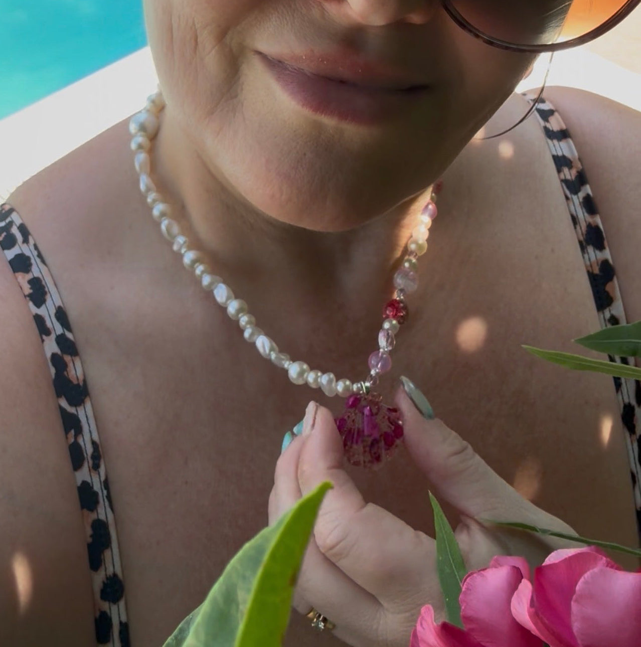 Resin Shell Beaded Necklace with Abalone Shell & Narcissus Flowers