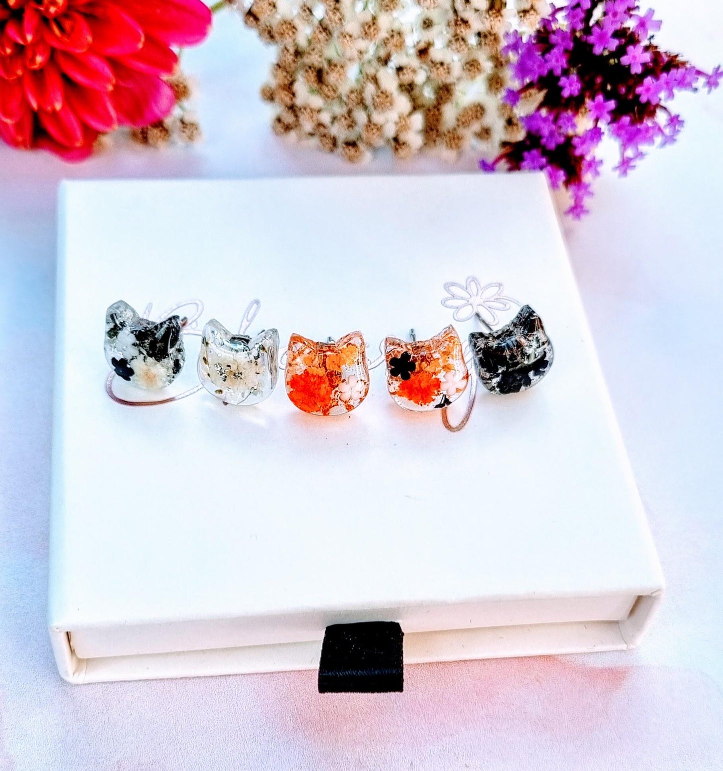 resin jewellery, pressed flower, unique jewellery, handmade jewellery, wedding jewellery, bridesmaid gift, hoop earrings, plant earrings, bride jewellery, real flower jewelry, dried flowers, botanic jewellery, flower necklace, cat earrings