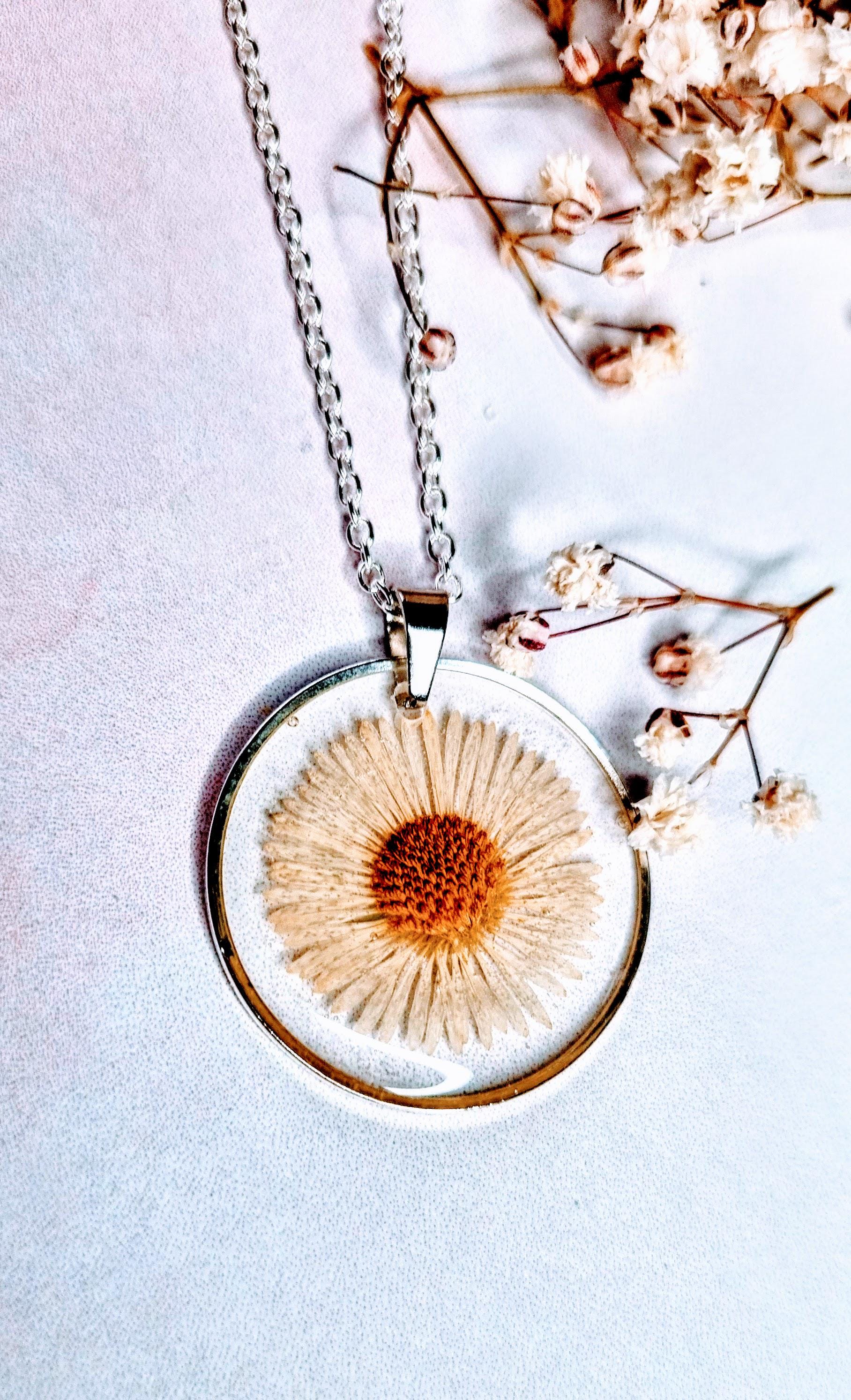 Daisy Pendant Necklace | Real Pressed Flowers | Whimsical Botanical Jewellery | Meaningful Gifts Inspired by Nature